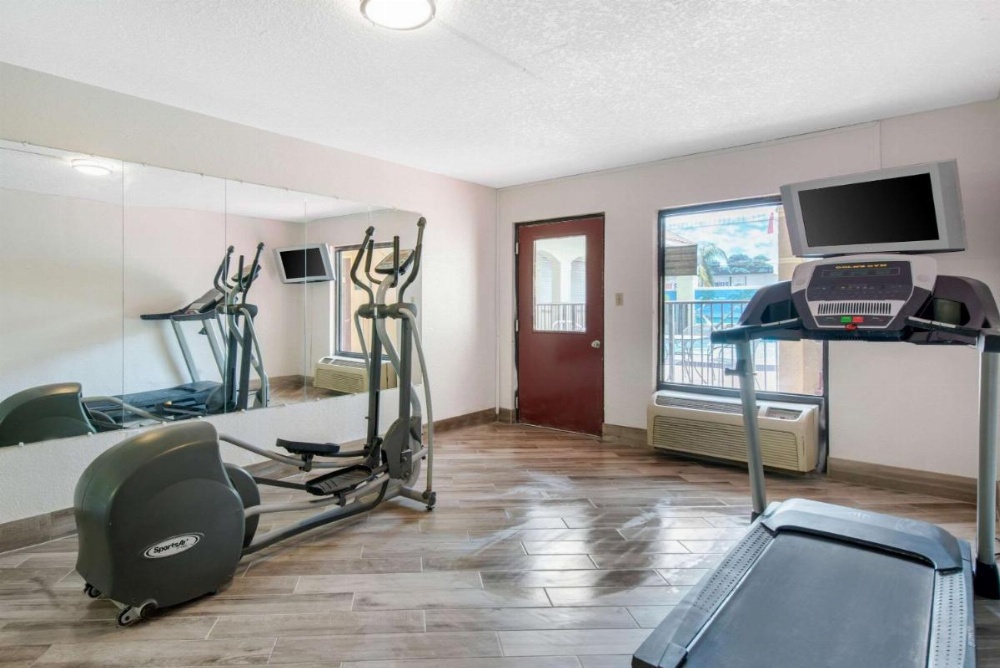 Clarion Inn & Suites Kissimmee-Lake Buena Vista South