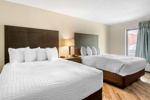 Clarion Inn & Suites Kissimmee-Lake Buena Vista South image 21