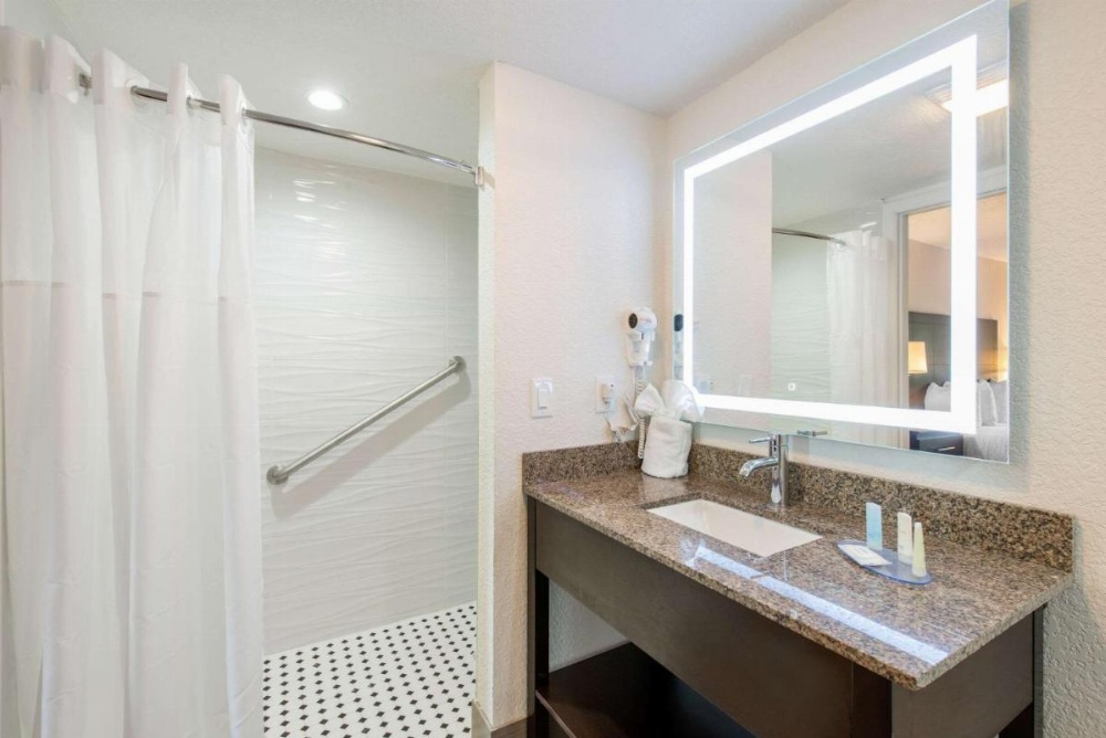 Clarion Inn & Suites Kissimmee-Lake Buena Vista South Main image